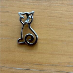 Sterling silver stylized cat charm/pendant in EUC